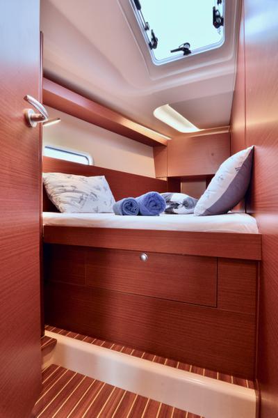 Book yachts online - sailboat - Hanse 458 - EMPRESS - rent