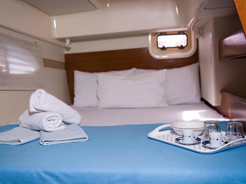 Book yachts online - catamaran - Leopard 384 - Miriam - rent