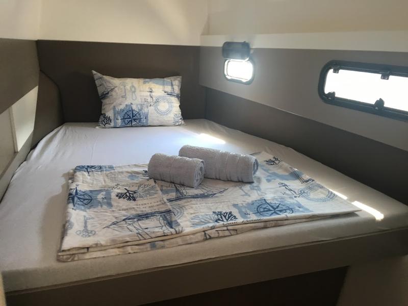 Book yachts online - catamaran - Bali 4.1 - Iris - rent