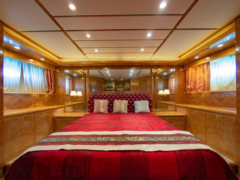 Book yachts online - motorboat - Posillipo Technema 82 - Say Yes - rent