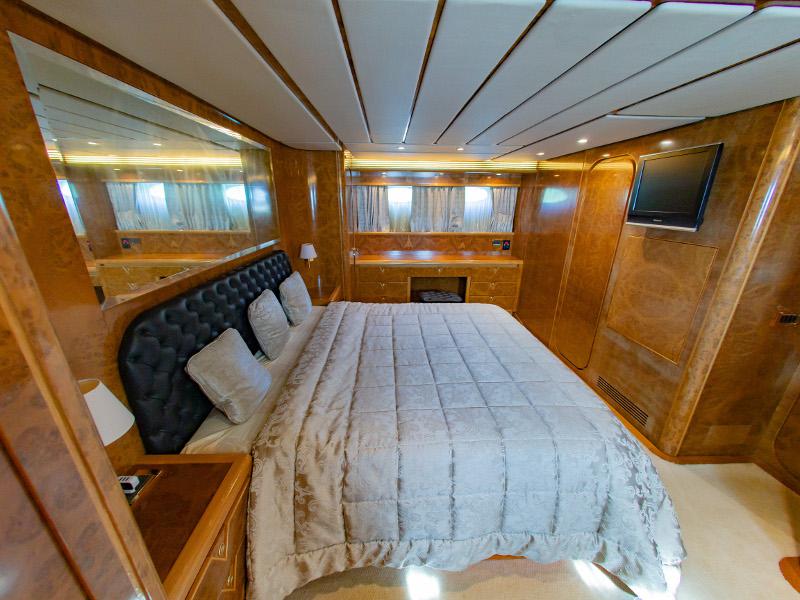 Book yachts online - motorboat - Posillipo Technema 82 - Say Yes - rent