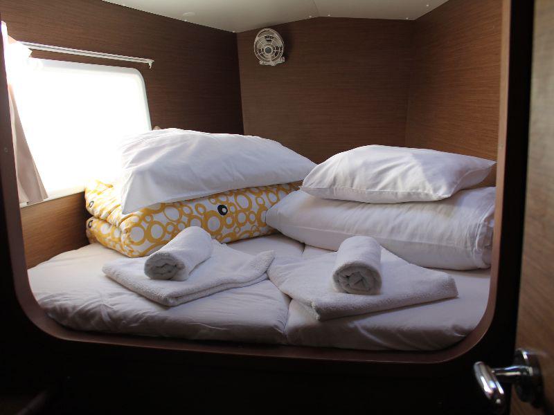 Book yachts online - catamaran - Lagoon 380 - mr. t - rent