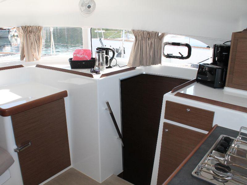Book yachts online - catamaran - Lagoon 380 - mr. t - rent