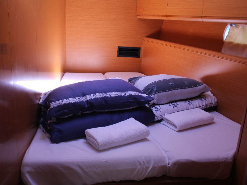 Book yachts online - sailboat - Jeanneau 53 - Madeleine - rent