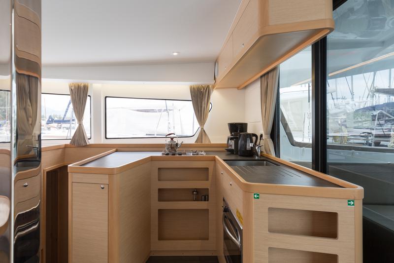 Book yachts online - catamaran - Lagoon 42 - Barchetta II - rent
