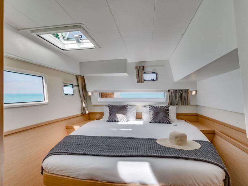 Book yachts online - catamaran - Lagoon 42 - Tethys - A/C &amp; Watermaker &amp; Generator - 4+2 Cabins/4 Heads - rent