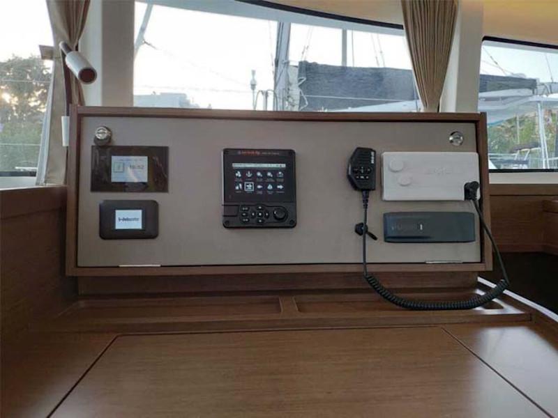 Book yachts online - catamaran - Lagoon 42 - Ulysses - rent