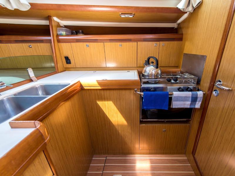 Book yachts online - sailboat - Sun Odyssey 42i - Thalia - rent