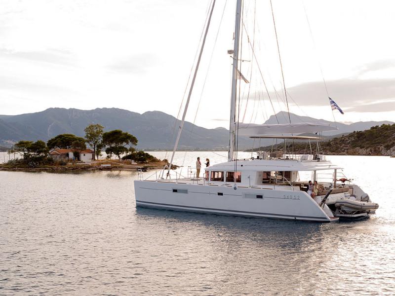 Book yachts online - catamaran - Lagoon 560 - Taipan - rent