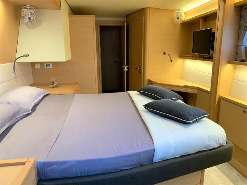 Book yachts online - catamaran - Lagoon 560 - Taipan - rent