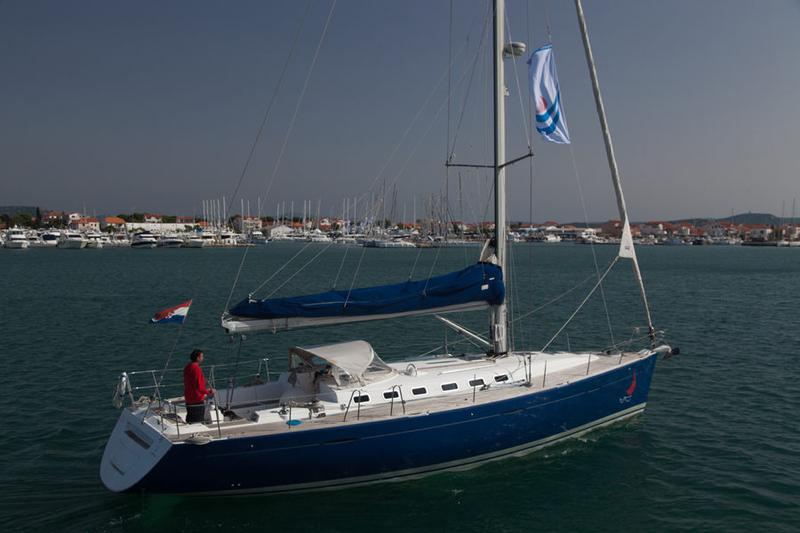Book yachts online - sailboat - First 47.7 - MH 31 - rent