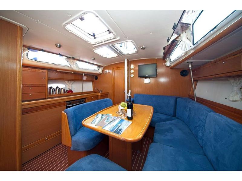 Book yachts online - sailboat - Bavaria 40 C - MH 23 - rent