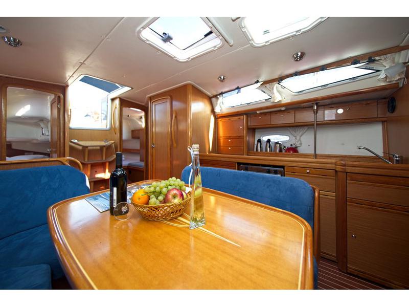 Book yachts online - sailboat - Bavaria 40 C - MH 24 - rent