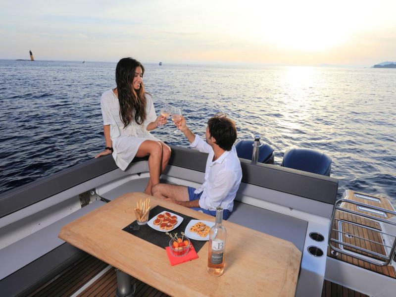 Book yachts online - motorboat - Cap Camarat 9.0 WA - ITALIA II - rent
