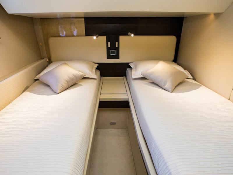 Book yachts online - motorboat - Azimut 66 - Tamara II - rent