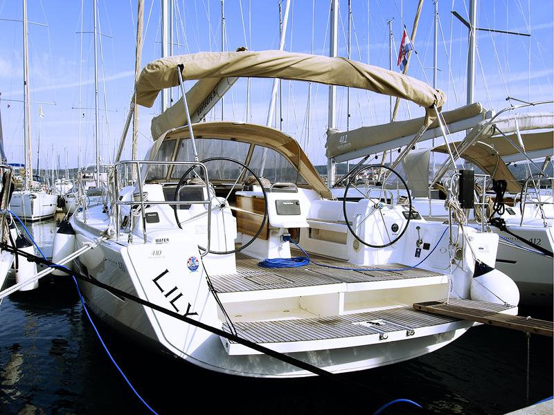 Book yachts online - sailboat - Dufour 410 Grand Large - Lily FB - rent