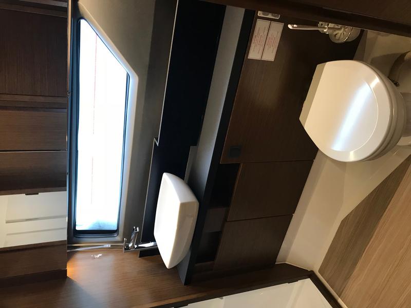 Book yachts online - motorboat - Bavaria R40 Fly - Azaadi - rent