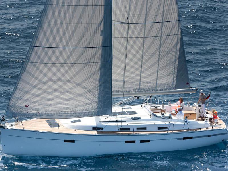 Book yachts online - sailboat - Bavaria 45 Cruiser - Tiresia - Solar Panel - rent