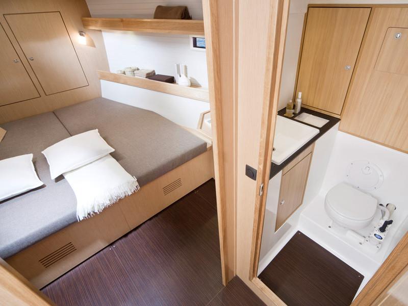 Book yachts online - sailboat - Bavaria 45 Cruiser - Tiresia - Solar Panel - rent