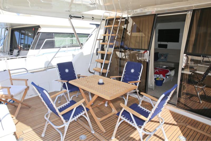Book yachts online - motorboat - Princess 65 Fly - Lolly - rent