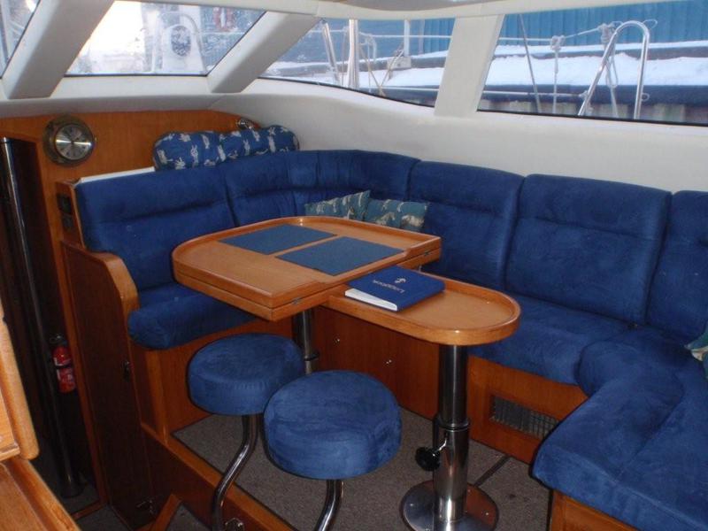 Book yachts online - sailboat - Wauquiez Pilot Salon 43 - Hnoss II - rent