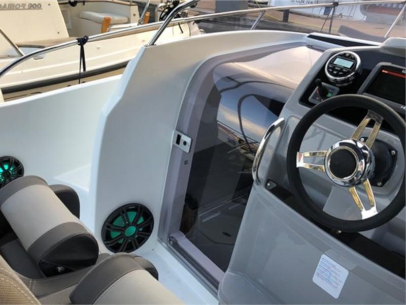 Book yachts online - motorboat - Cap Camarat 7.5 WA SERIE 2 - 4US - rent
