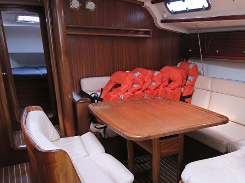Book yachts online - sailboat - Bavaria 44 - GALATEJA - new sails 2017 - rent