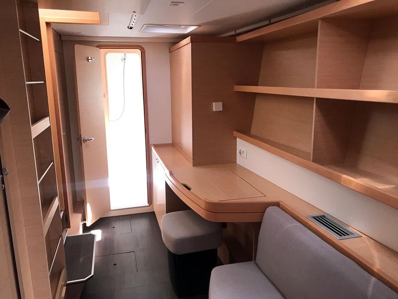 Book yachts online - catamaran - Lagoon 42 owner version - BESO DEL VIENTO - rent