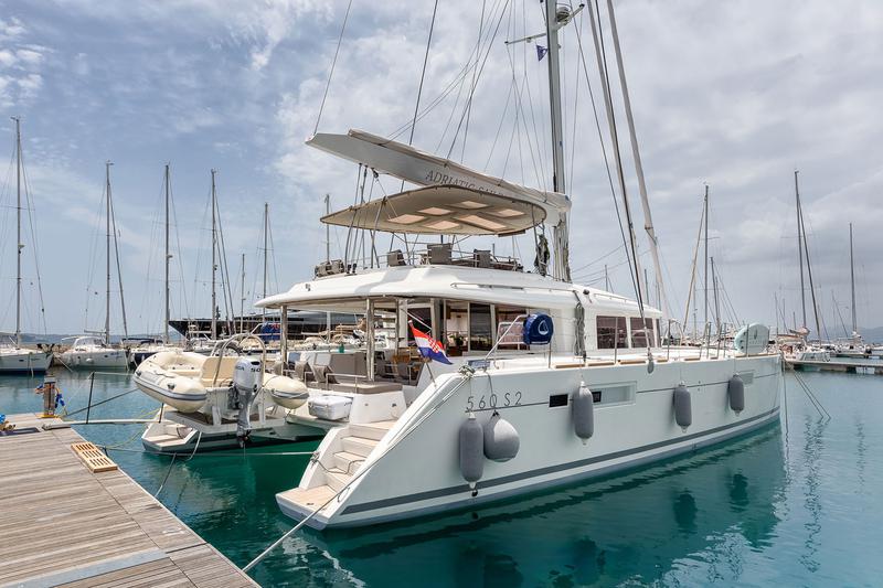 Book yachts online - catamaran - Lagoon 560 S2 - PRINCESS SELINE - rent