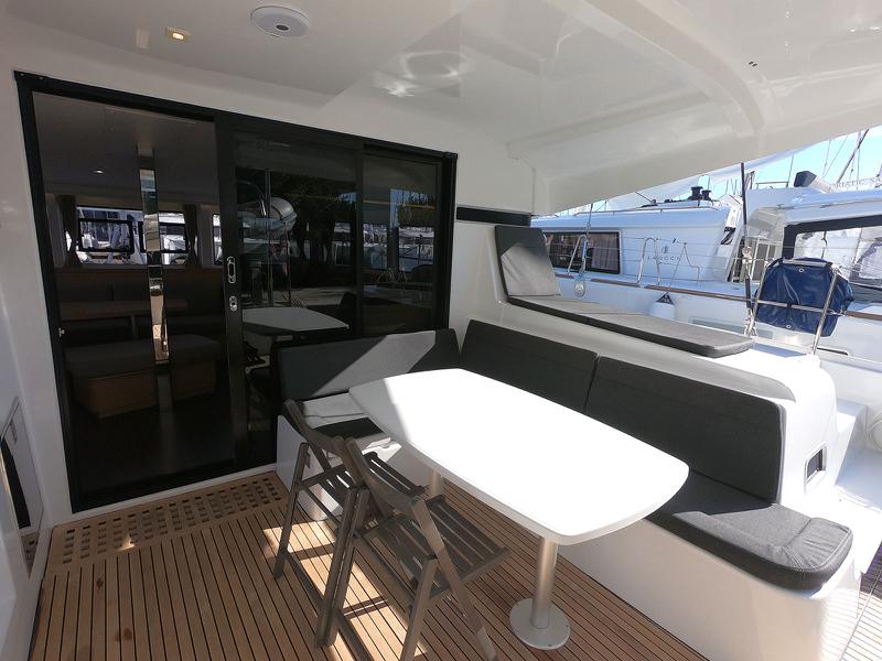Book yachts online - catamaran - Lagoon 42 - MEERKAT - rent