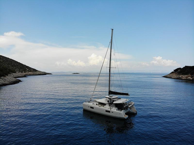 Book yachts online - catamaran - Lagoon 42 - MEERKAT - rent