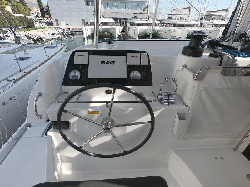 Book yachts online - catamaran - Lagoon 42 - MEERKAT - rent