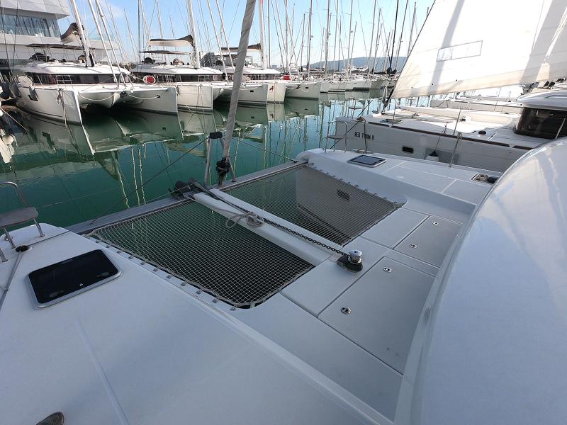 Book yachts online - catamaran - Lagoon 42 - MEERKAT - rent