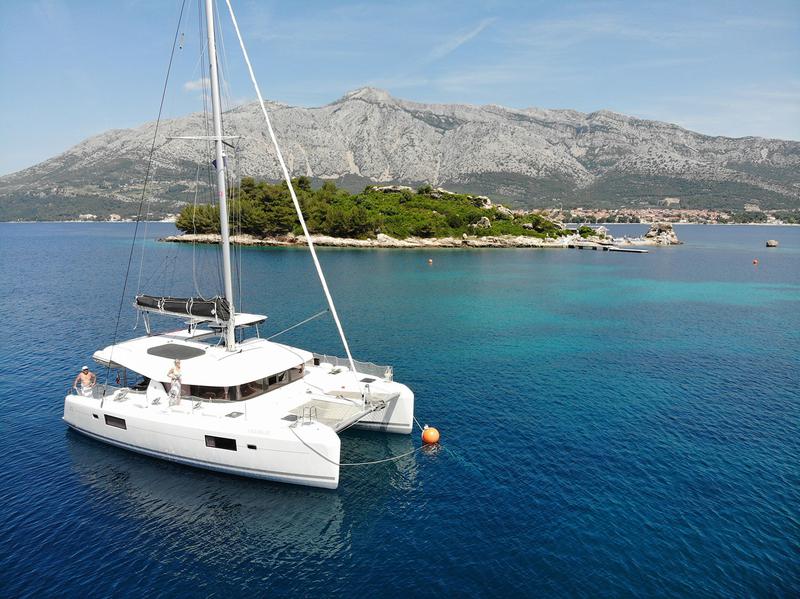 Book yachts online - catamaran - Lagoon 42 - MEERKAT - rent