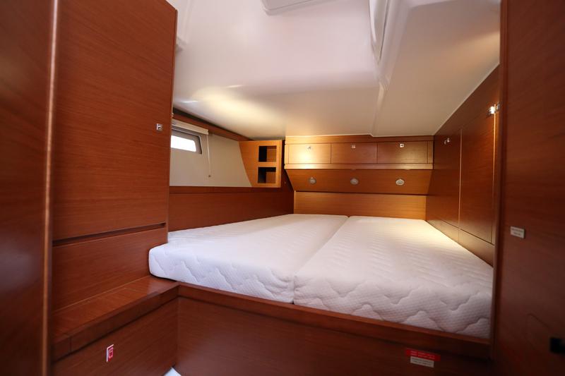 Book yachts online - sailboat - Dufour 520 GL - Su Giudeu - rent