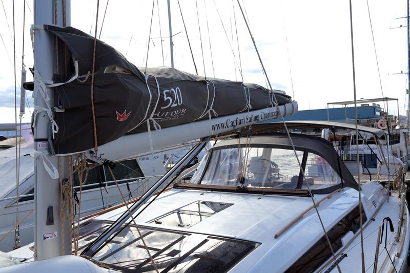 Book yachts online - sailboat - Dufour 520 GL - Su Giudeu - rent