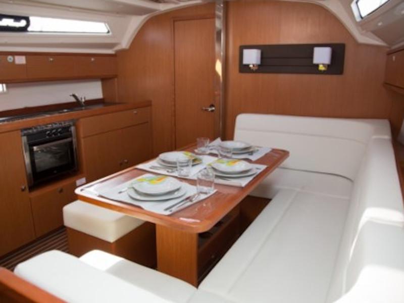 Book yachts online - sailboat - Bavaria Cruiser 41 - Ipanema - rent