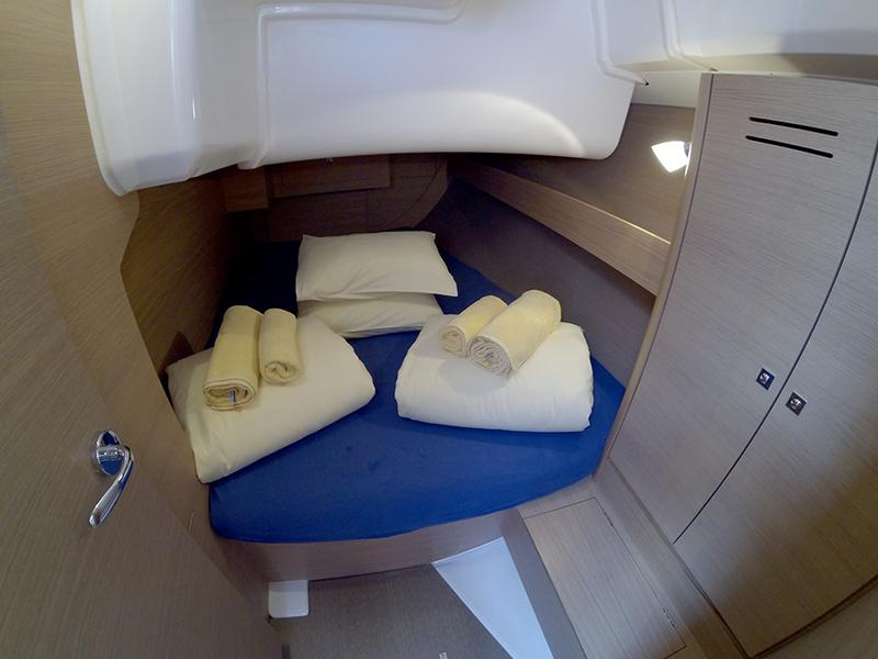 Book yachts online - sailboat - Dufour 382 GL - Gapigno II - BT - rent