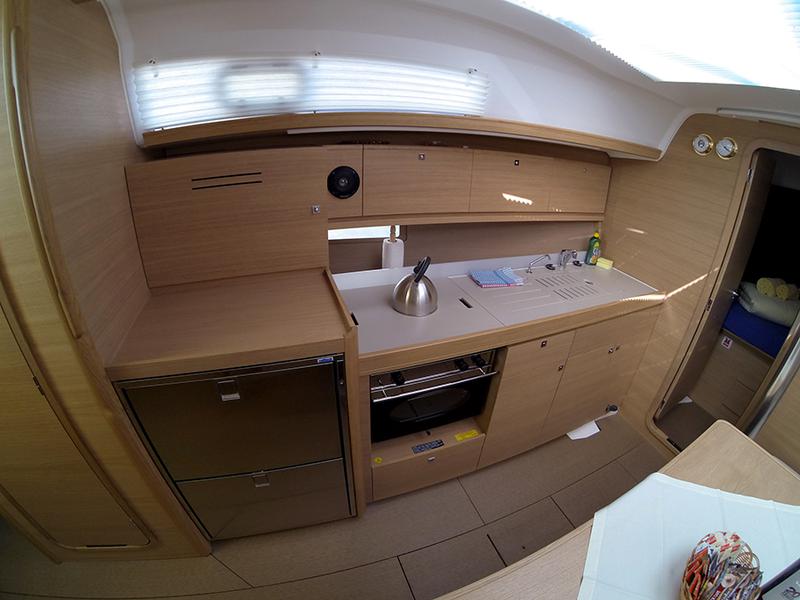 Book yachts online - sailboat - Dufour 382 GL - Gapigno II - BT - rent