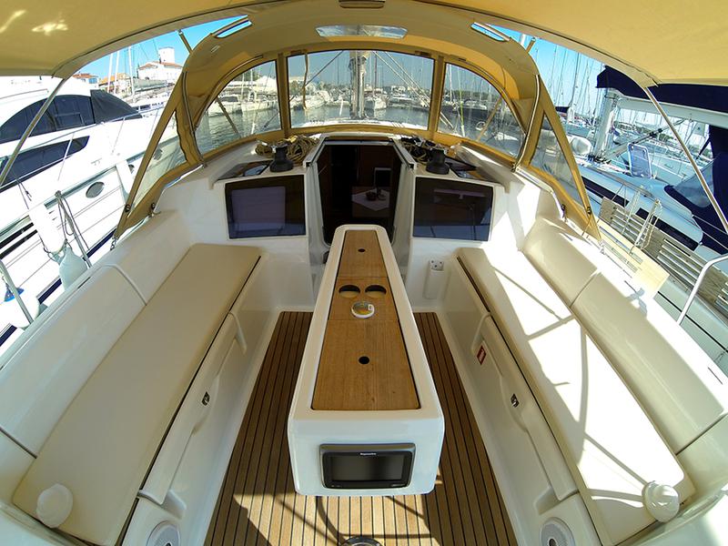 Book yachts online - sailboat - Dufour 382 GL - Gapigno II - BT - rent