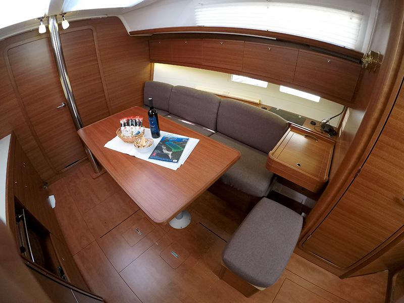 Book yachts online - sailboat - Dufour 382 GL - Tanja - BT - rent