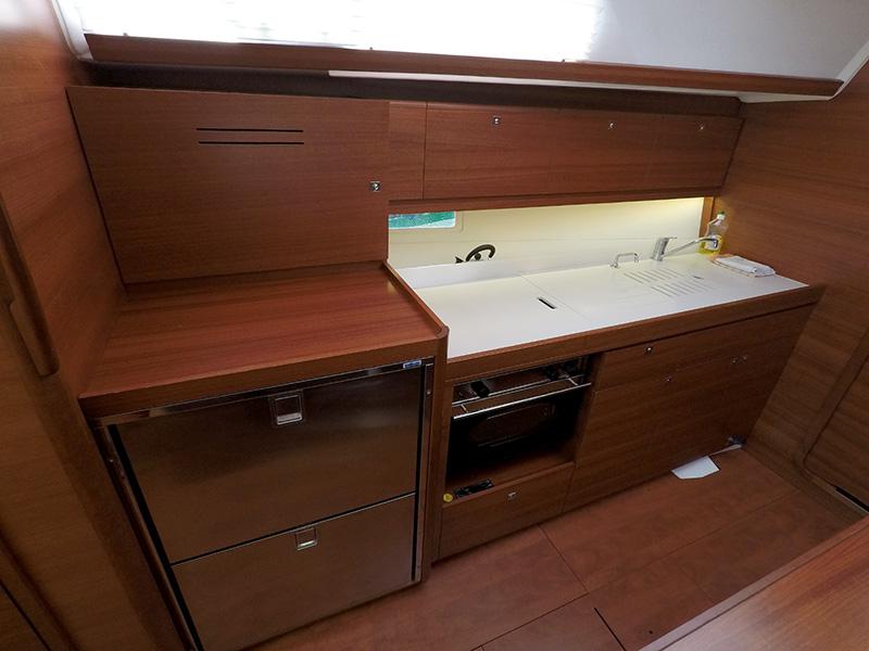 Book yachts online - sailboat - Dufour 382 GL - Tanja - BT - rent