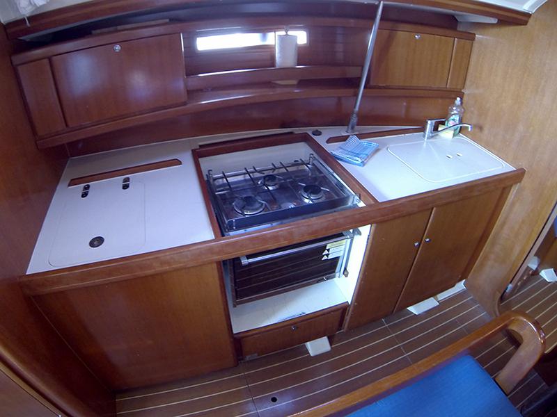 Book yachts online - sailboat - Dufour 385 GL - Frodo - rent