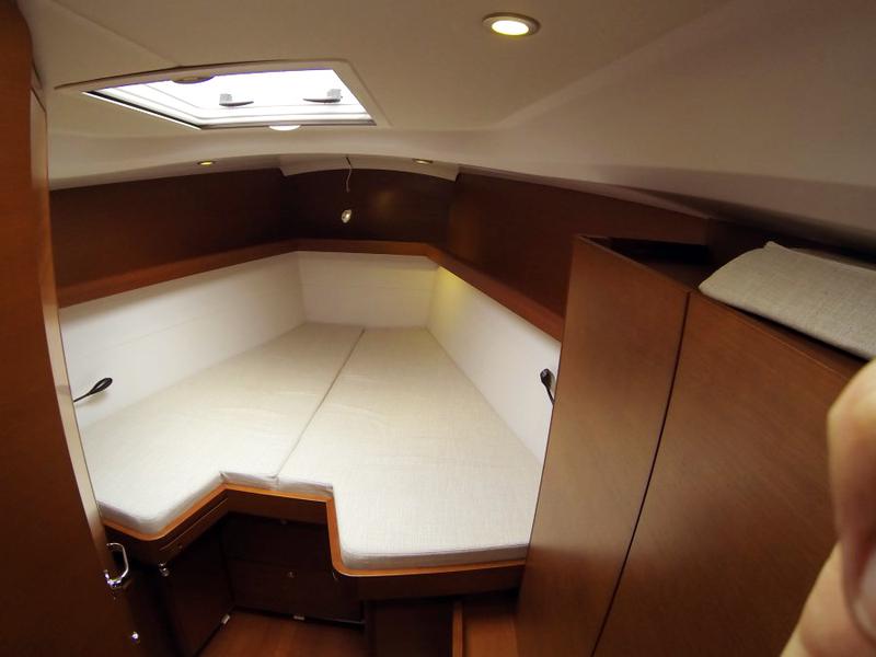 Book yachts online - sailboat - Grand Soleil 39 - Ziggy (Sails 2019) - rent