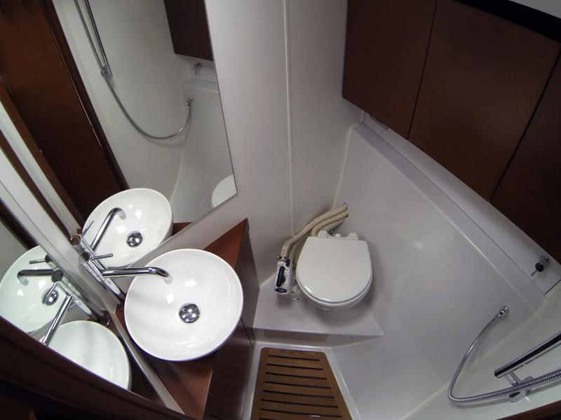Book yachts online - sailboat - Grand Soleil 39 - Ziggy (Sails 2019) - rent
