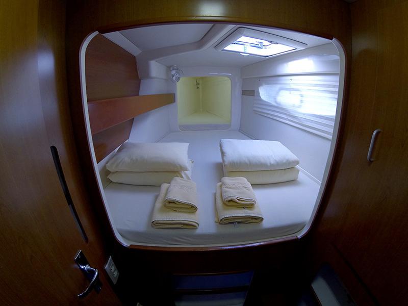 Book yachts online - catamaran - Leopard 38 - Adamus (Solar panel) - rent