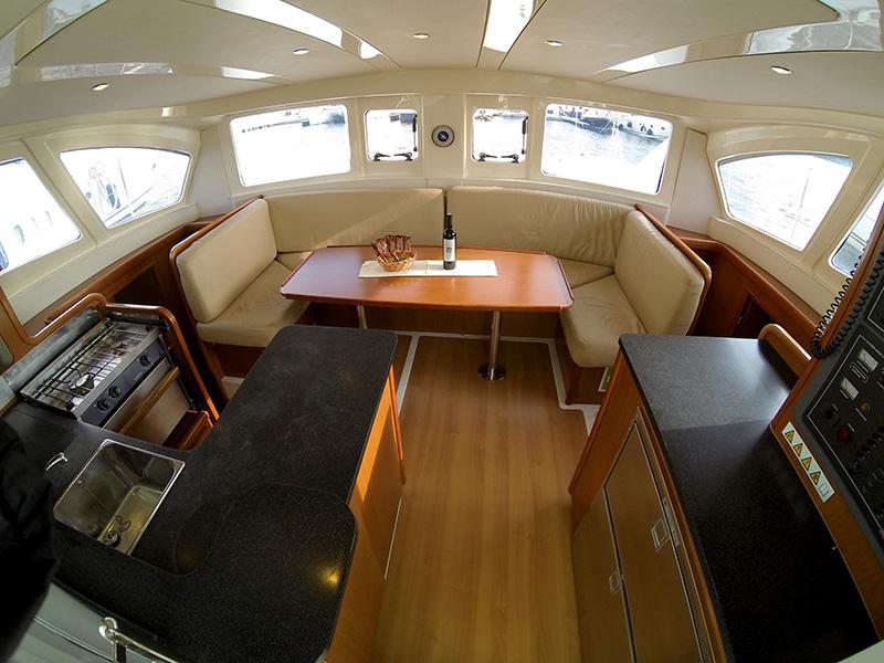 Book yachts online - catamaran - Leopard 38 - Adamus (Solar panel) - rent
