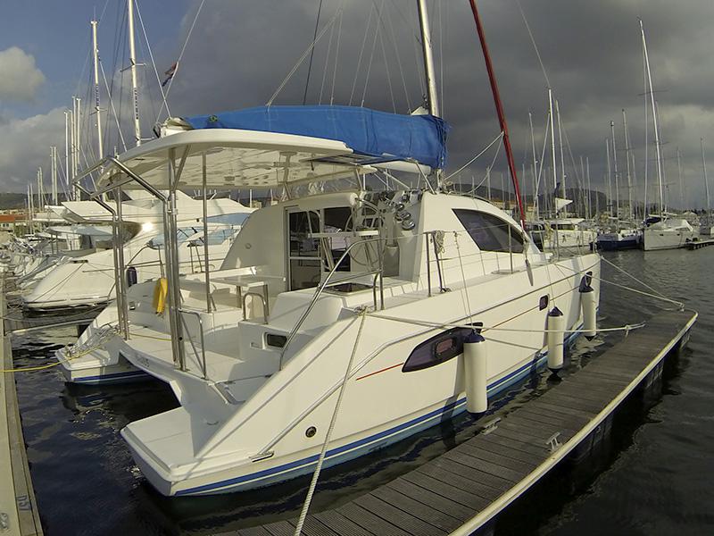 Book yachts online - catamaran - Leopard 38 - Adamus (Solar panel) - rent