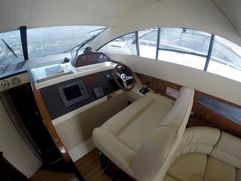 Book yachts online - motorboat - Fairline Phantom 40 - Fair Play (Jet ski - option with extra charge) - rent