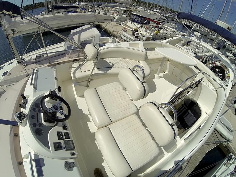 Book yachts online - motorboat - Fairline Phantom 40 - Fair Play (Jet ski - option with extra charge) - rent